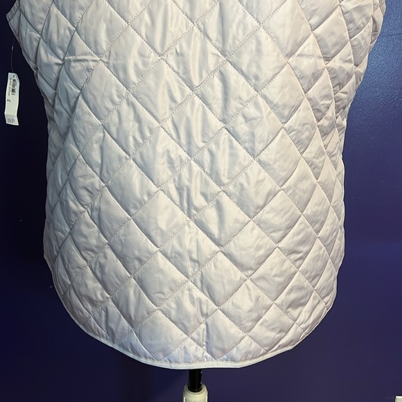 Old Navy Diamond Quilted Lightweight Zip Up Vest (NWT) - Picture 10 of 13